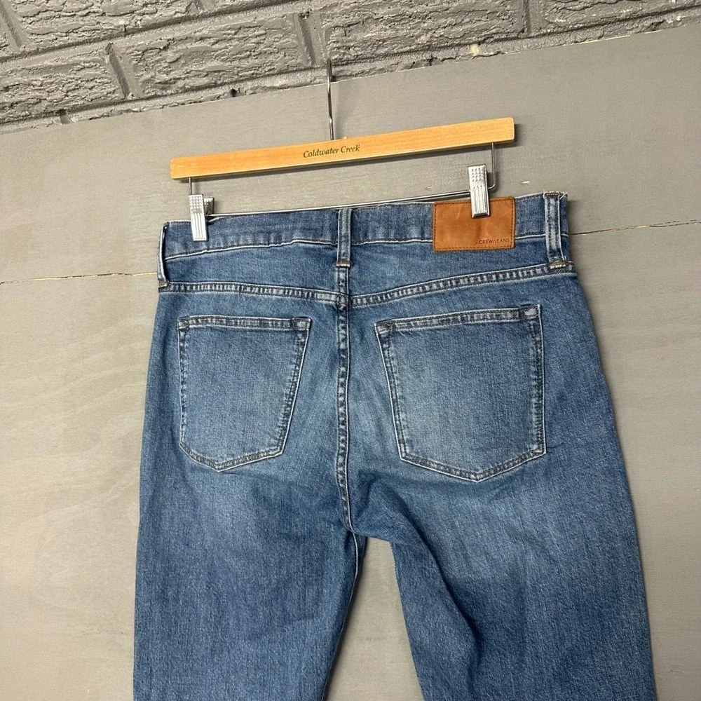 J Crew Jeans Mens 32x30 Straight Leg Blue Denim Distressed Medium‎ Wash